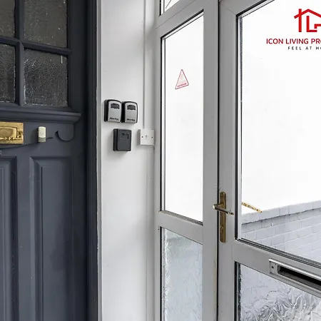 Arch-View Apartment 1 By Icon Living Properties Short Lets & Serviced Accommodation Wembley Londres Exterior foto