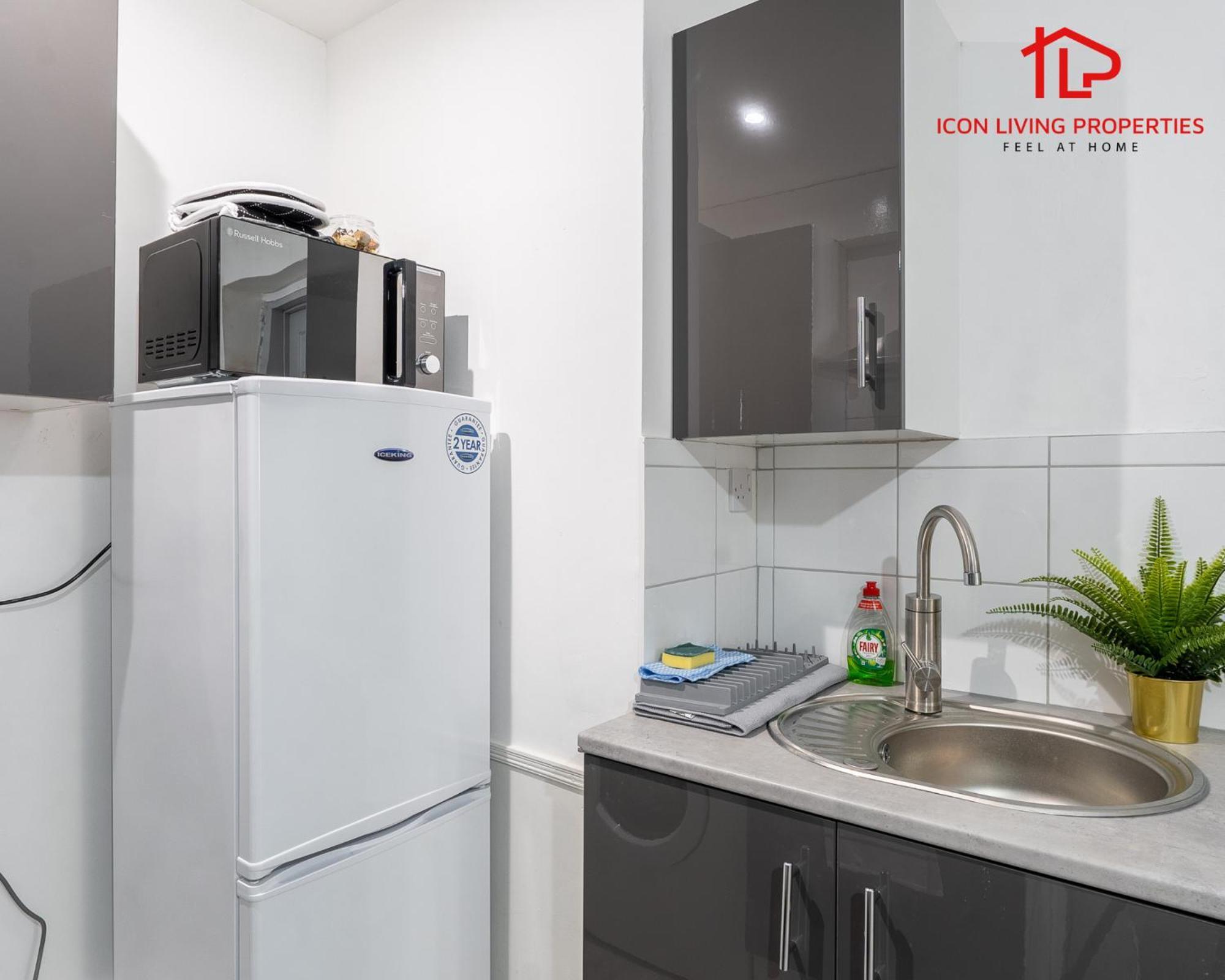 Arch-view 1 By Icon Living Short Lets & Serviced Wembley Apartment *