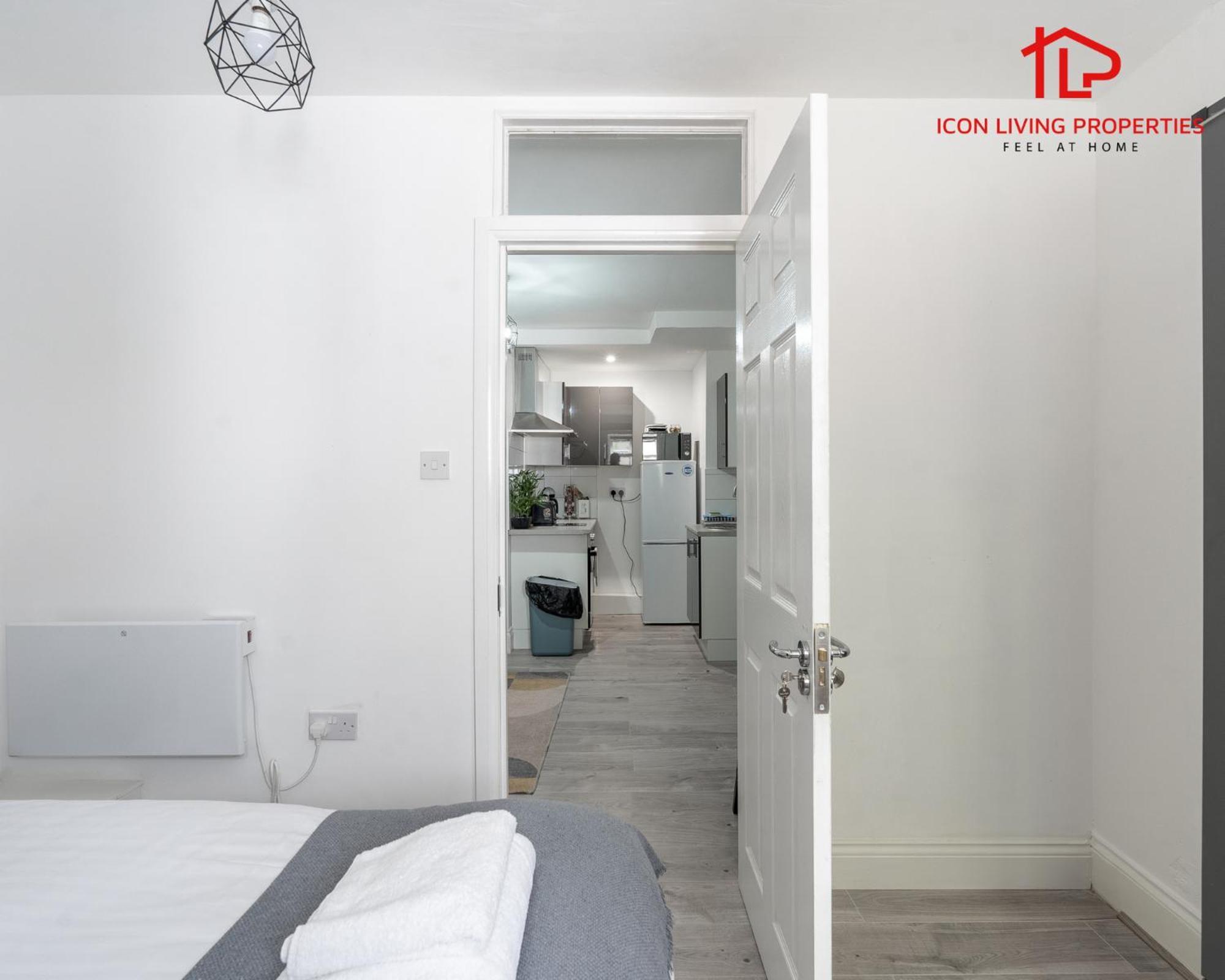 Arch-view 1 By Icon Living Short Lets & Serviced Wembley *