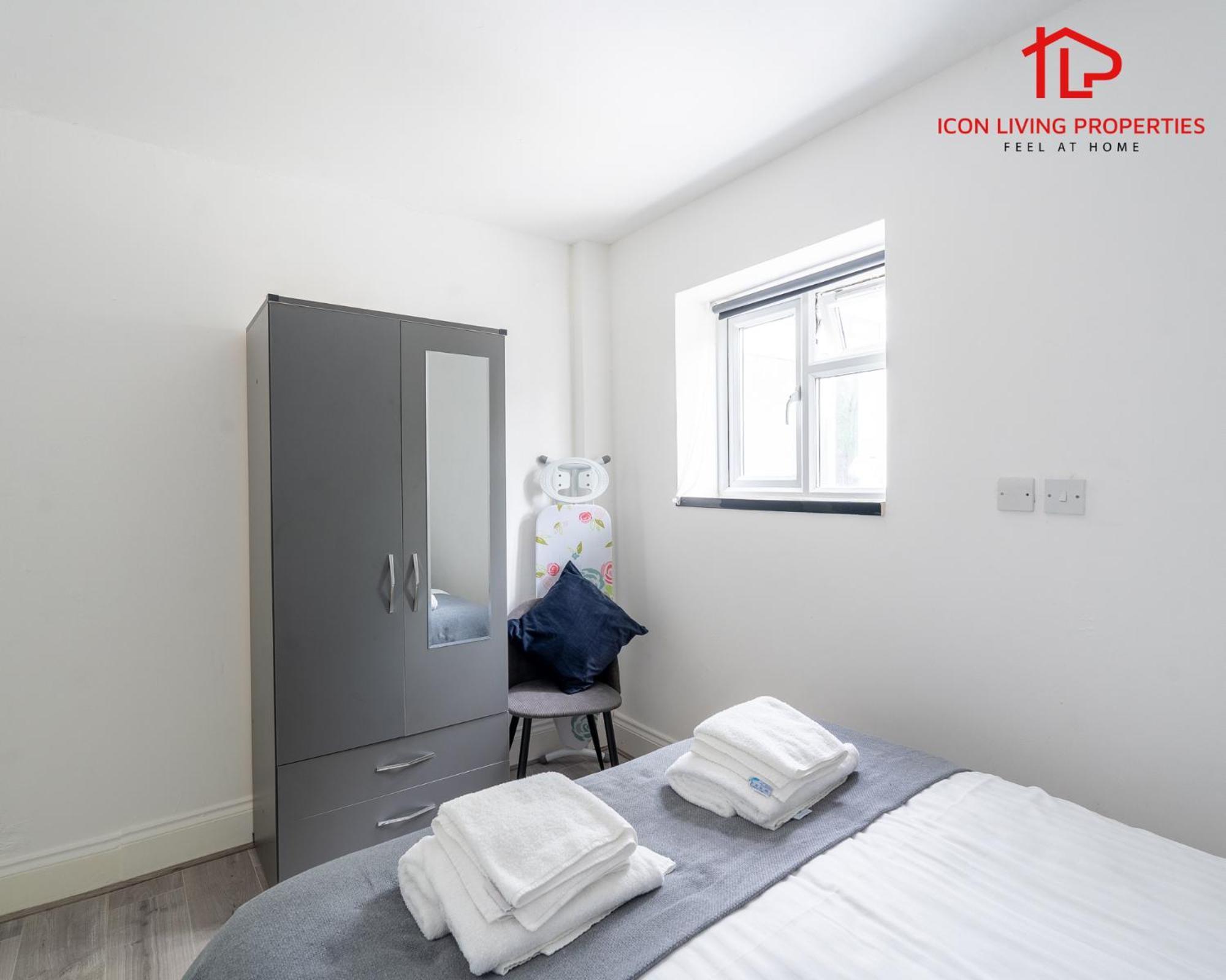 Arch-view 1 By Icon Living Short Lets & Serviced Wembley Apartment *